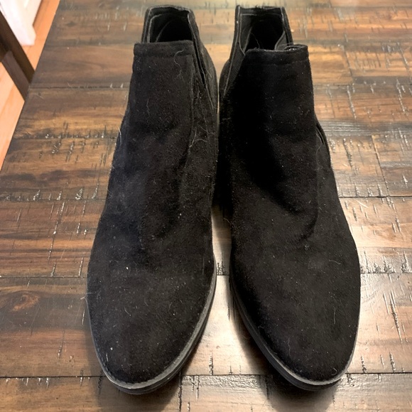 Black suede Steve Madden ankle boots - Picture 1 of 3
